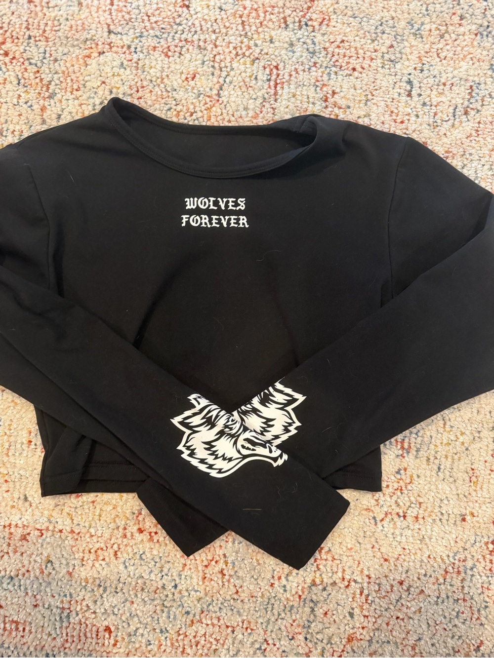 Darc Sport Black Long-Sleeve 'WOLVES FOREVER' Graphic Top